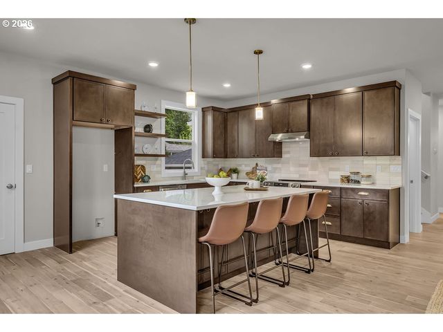 5007 Se STARK St, Portland, OR 97215