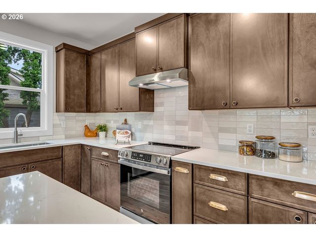 5007 Se STARK St, Portland, OR 97215