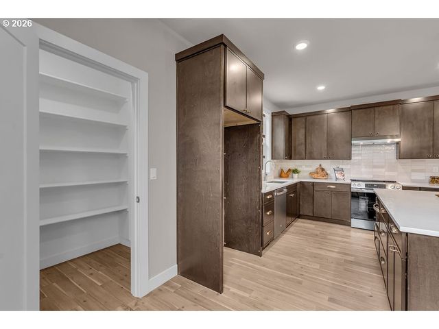 5007 Se STARK St, Portland, OR 97215