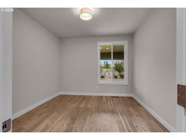 5007 Se STARK St, Portland, OR 97215