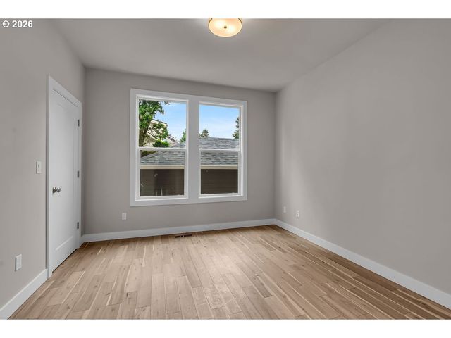 5007 Se STARK St, Portland, OR 97215