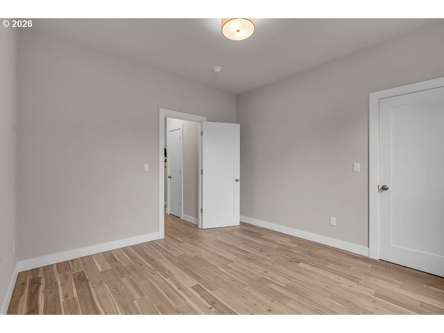 5007 Se STARK St, Portland, OR 97215