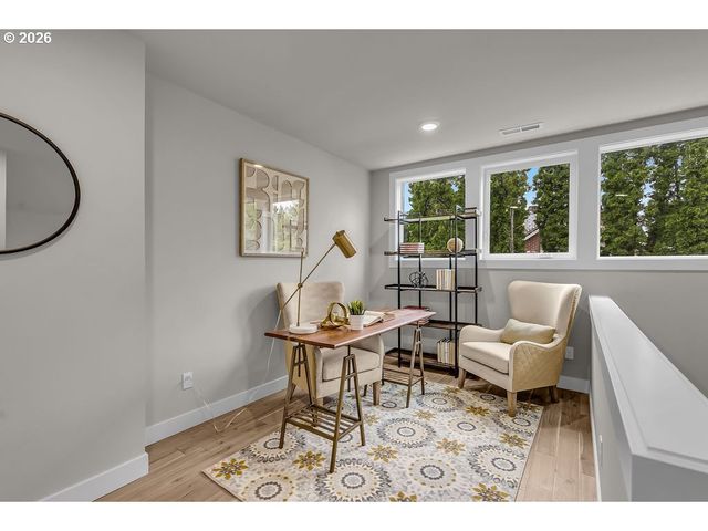 5007 Se STARK St, Portland, OR 97215