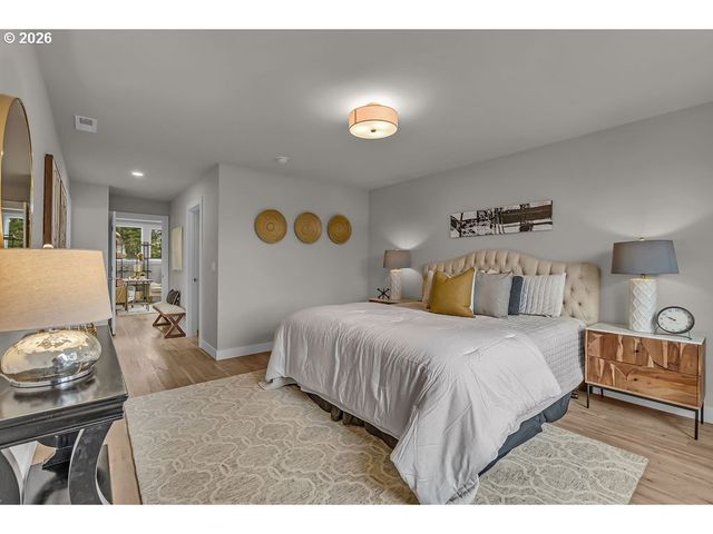 5007 Se STARK St, Portland, OR 97215