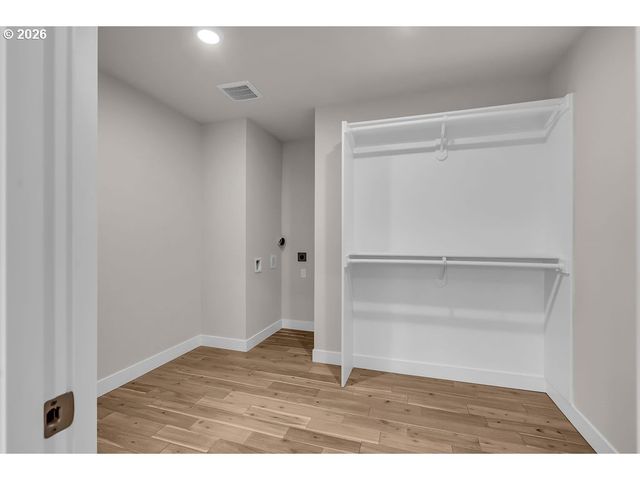 5007 Se STARK St, Portland, OR 97215