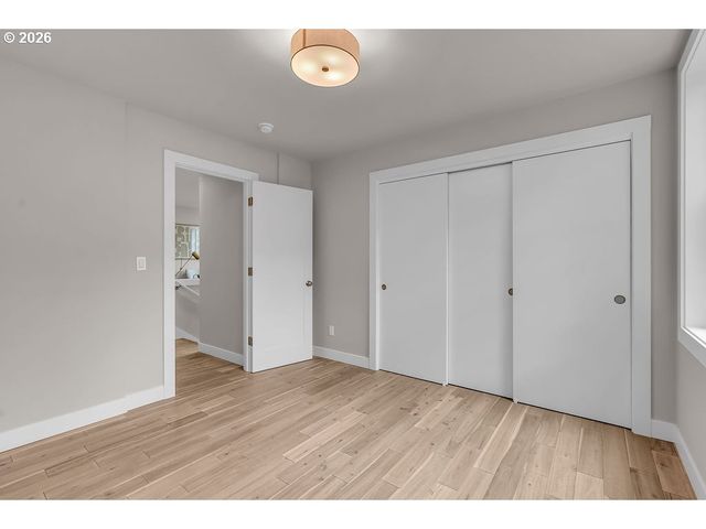 5007 Se STARK St, Portland, OR 97215