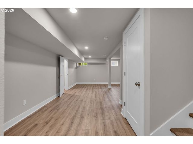 5007 Se STARK St, Portland, OR 97215