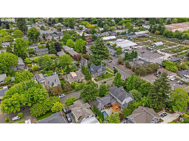 5007 Se STARK St, Portland, OR 97215
