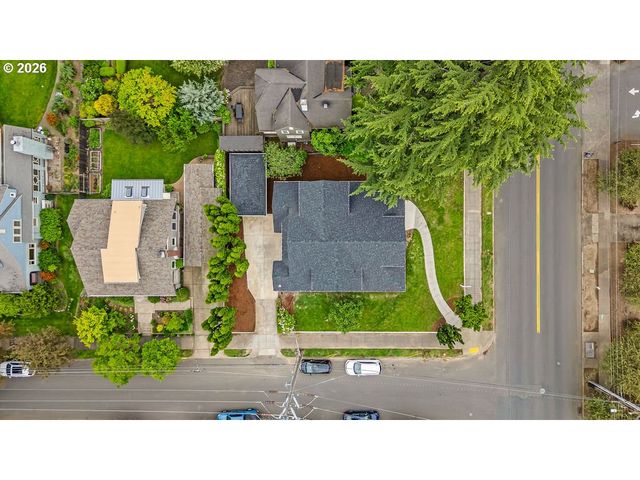 5007 Se STARK St, Portland, OR 97215