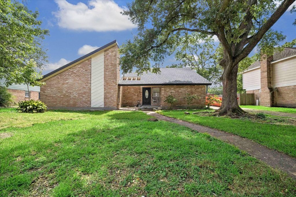 19715 Sweet Forest Lane, Humble, TX 77346