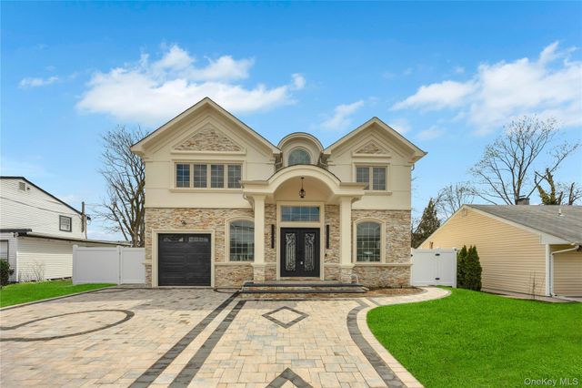 157 4th Street, Hicksville, NY 11801