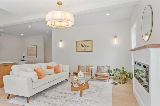 60 Neillian Street 60, Bedford, MA 01730