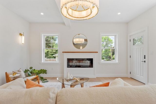 60 Neillian Street 60, Bedford, MA 01730