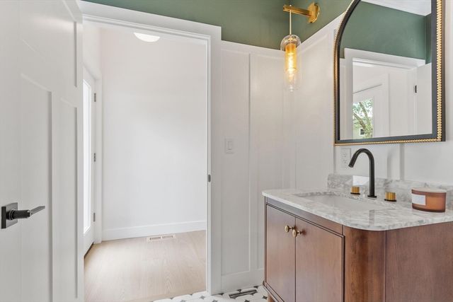 60 Neillian Street 60, Bedford, MA 01730