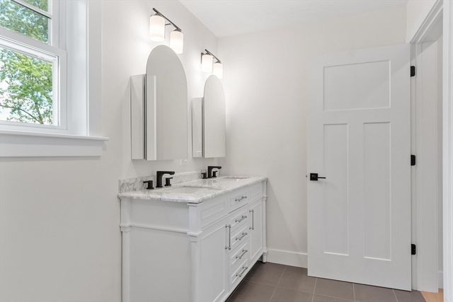 60 Neillian Street 60, Bedford, MA 01730