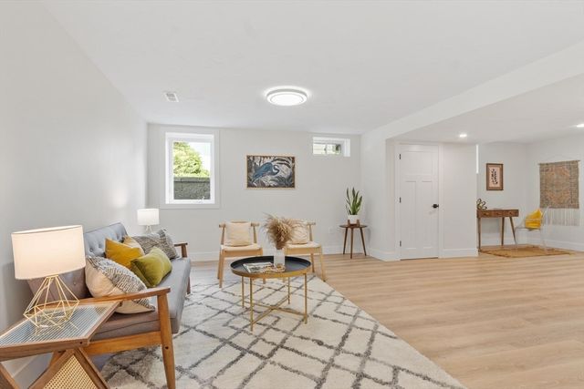 60 Neillian Street 60, Bedford, MA 01730
