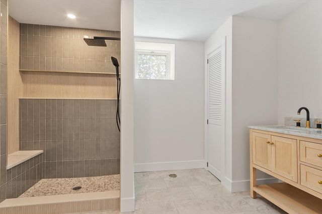 60 Neillian Street 60, Bedford, MA 01730