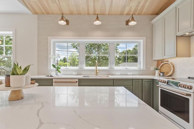60 Neillian Street 60, Bedford, MA 01730