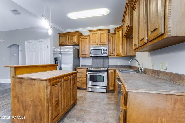 1009 Gleaux Drive, Breaux Bridge, LA 70517