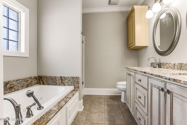 1009 Gleaux Drive, Breaux Bridge, LA 70517