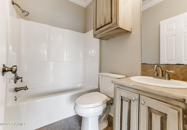 1009 Gleaux Drive, Breaux Bridge, LA 70517