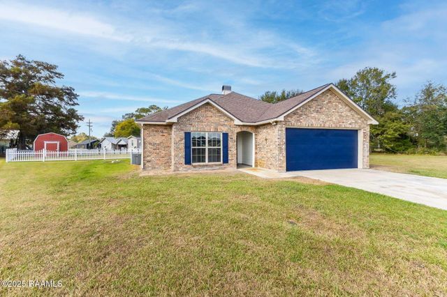 1009 Gleaux Drive, Breaux Bridge, LA 70517
