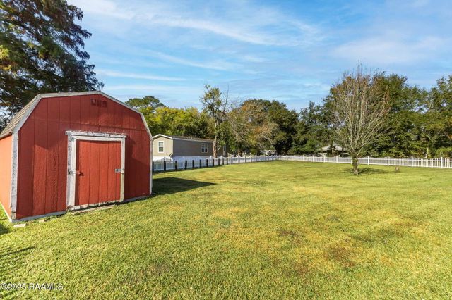 1009 Gleaux Drive, Breaux Bridge, LA 70517