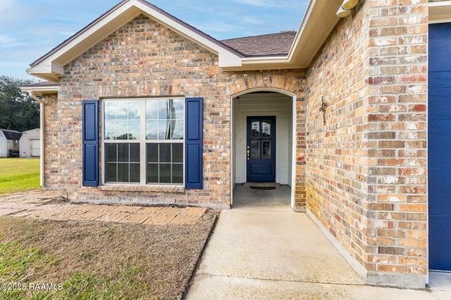 1009 Gleaux Drive, Breaux Bridge, LA 70517