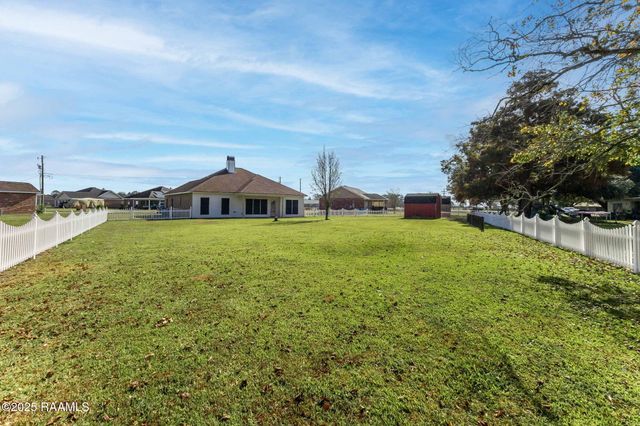 1009 Gleaux Drive, Breaux Bridge, LA 70517