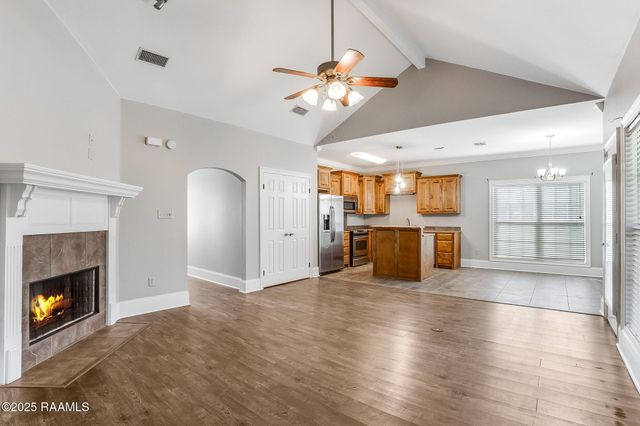 1009 Gleaux Drive, Breaux Bridge, LA 70517