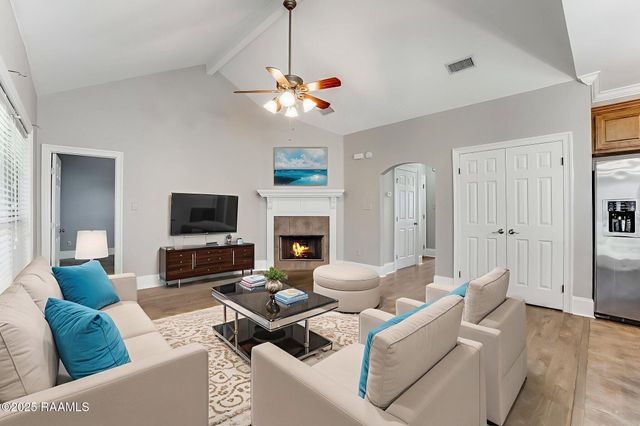 1009 Gleaux Drive, Breaux Bridge, LA 70517