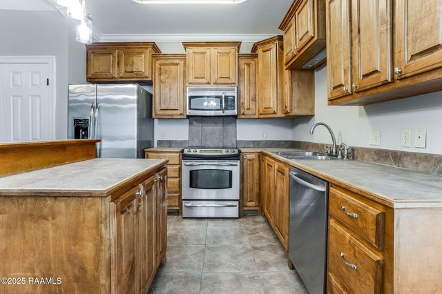 1009 Gleaux Drive, Breaux Bridge, LA 70517