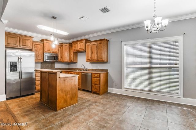 1009 Gleaux Drive, Breaux Bridge, LA 70517