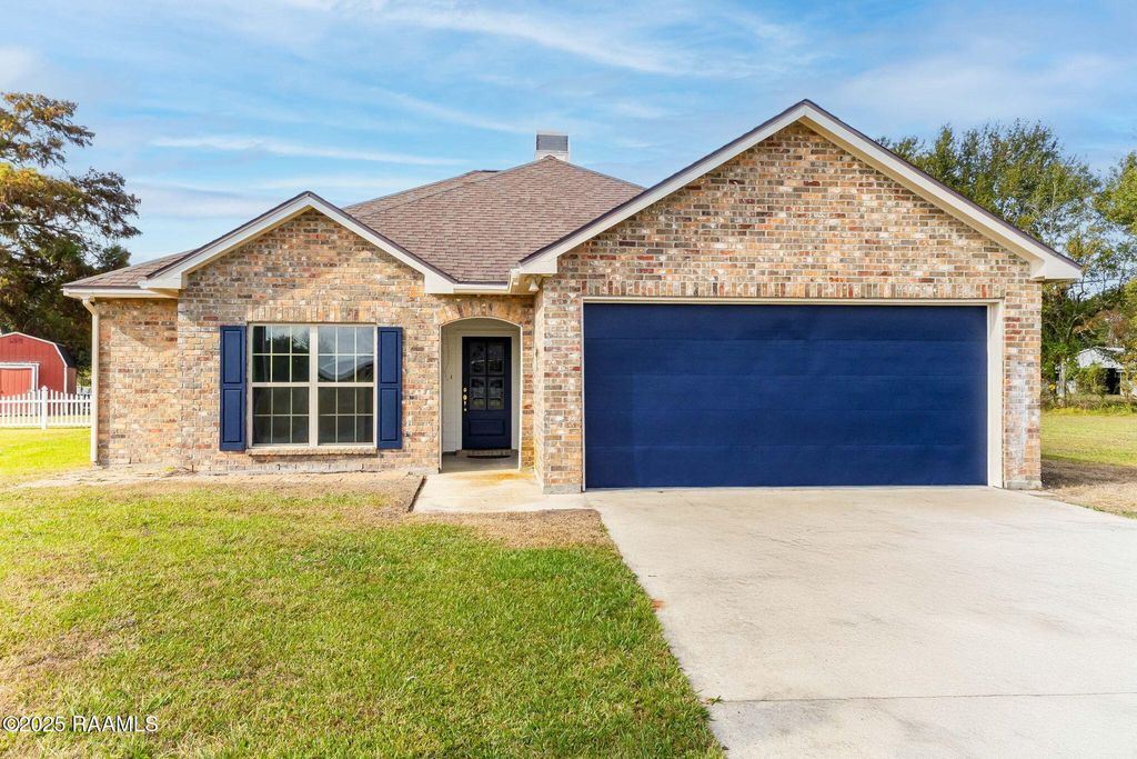 1009 Gleaux Drive, Breaux Bridge, LA 70517