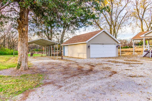 8633 County Lane 168, Carthage, MO 64836