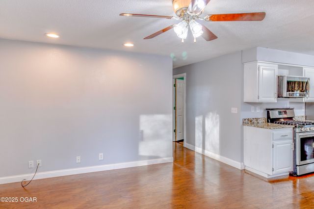 8633 County Lane 168, Carthage, MO 64836