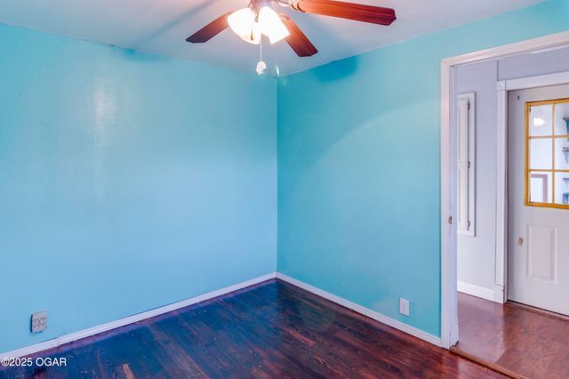 8633 County Lane 168, Carthage, MO 64836