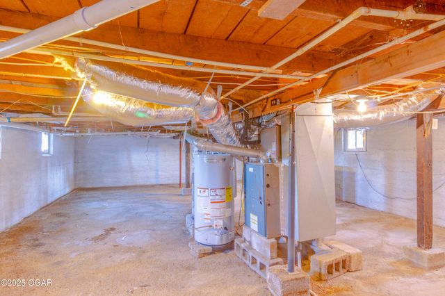 8633 County Lane 168, Carthage, MO 64836