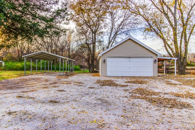 8633 County Lane 168, Carthage, MO 64836
