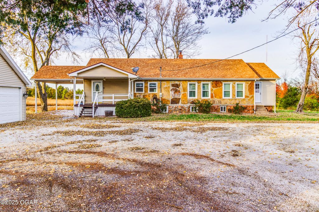 8633 County Lane 168, Carthage, MO 64836