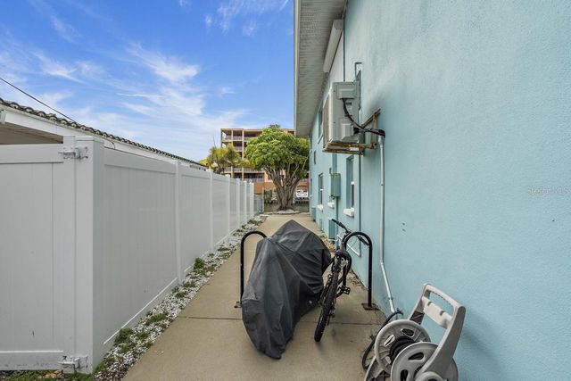 11440 1ST STREET E 1, Treasure Island, FL 33706