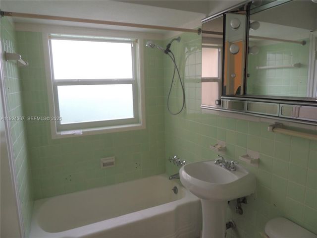 2243 Calais Dr 2, Miami Beach, FL 33141