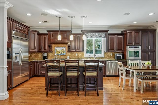 25 Page Drive, Oakland, NJ 07436