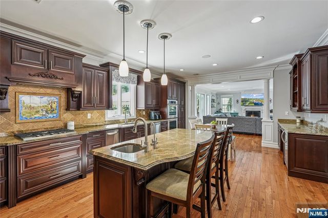 25 Page Drive, Oakland, NJ 07436