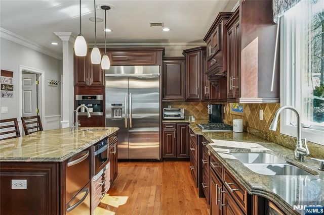 25 Page Drive, Oakland, NJ 07436