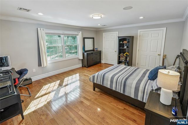 25 Page Drive, Oakland, NJ 07436