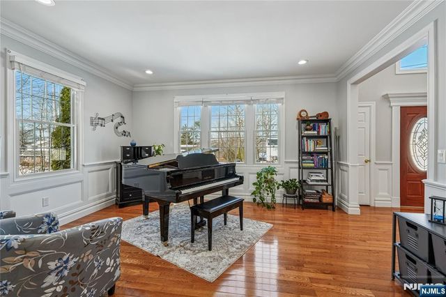 25 Page Drive, Oakland, NJ 07436