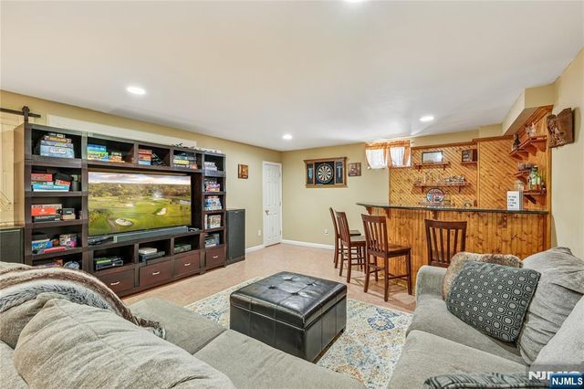 25 Page Drive, Oakland, NJ 07436