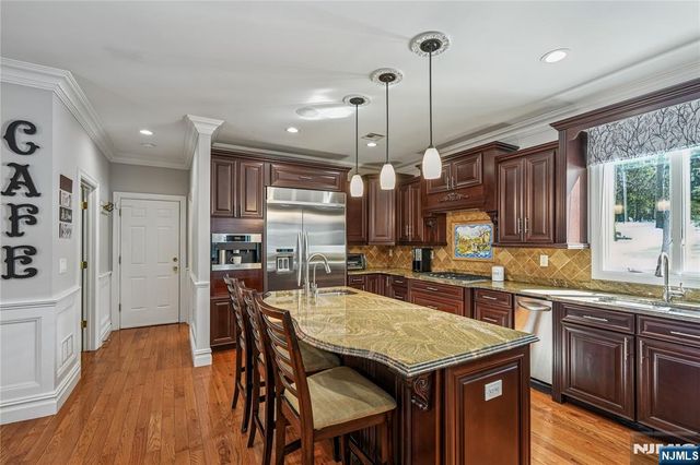 25 Page Drive, Oakland, NJ 07436