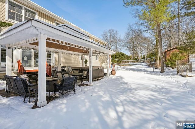 25 Page Drive, Oakland, NJ 07436